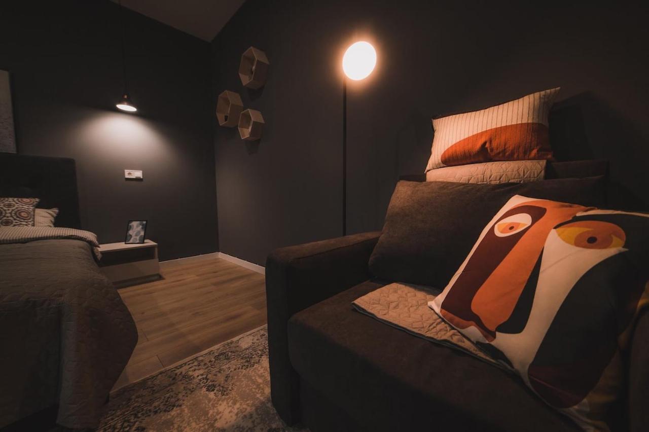 לבוב Apart-Hotel Kostjukowski Apartments Nizhynska 17 מראה חיצוני תמונה