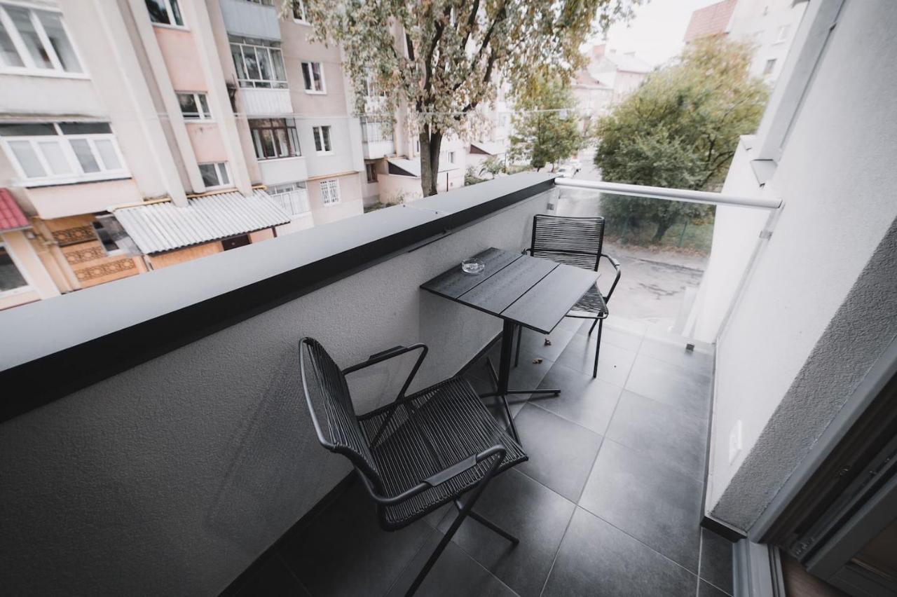 לבוב Apart-Hotel Kostjukowski Apartments Nizhynska 17 מראה חיצוני תמונה