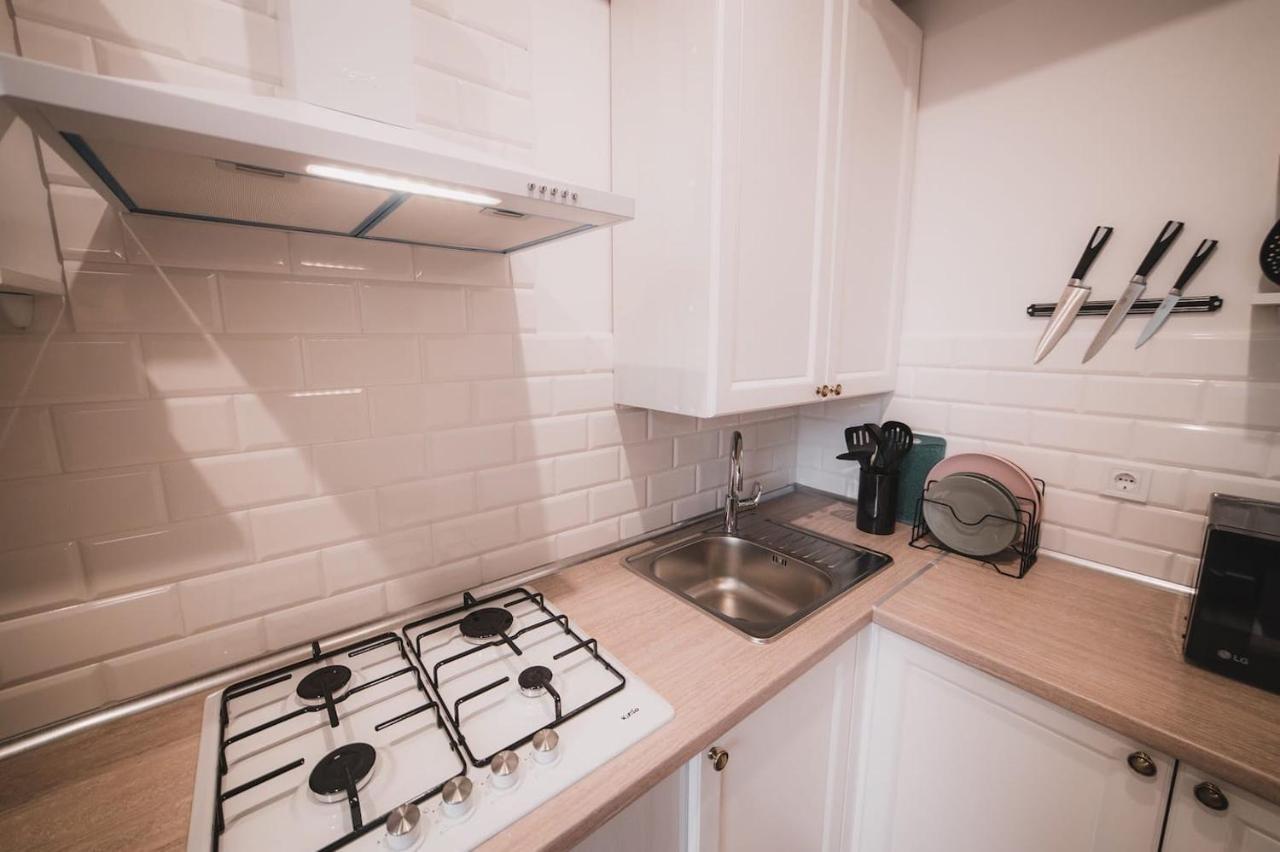 לבוב Apart-Hotel Kostjukowski Apartments Nizhynska 17 מראה חיצוני תמונה